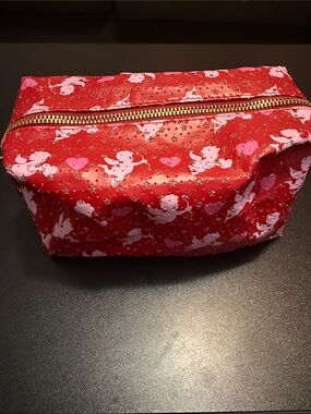 Cupid’s Heart Make-Up Bag with Gold Zipper